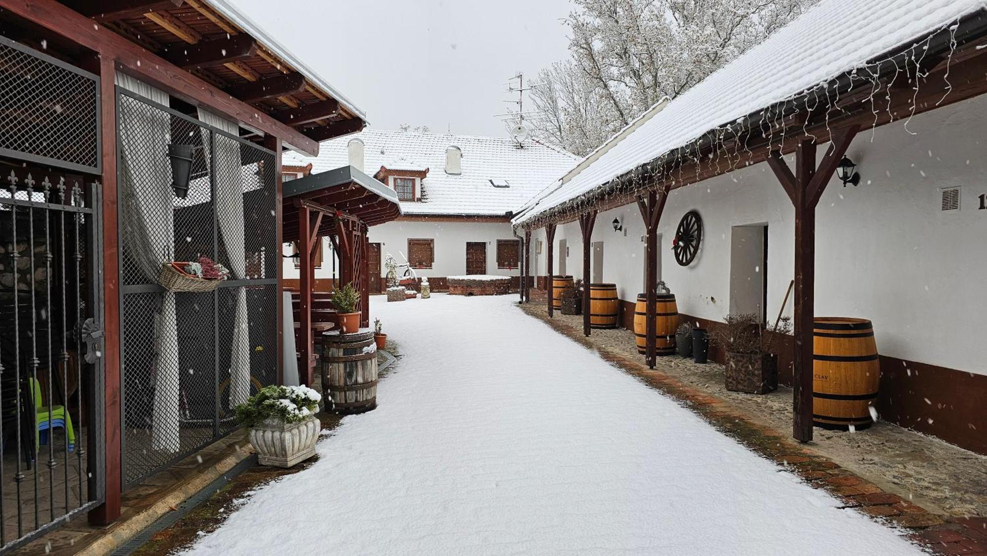 Zamecky Penzion Rotunda Břeclav Dış mekan fotoğraf